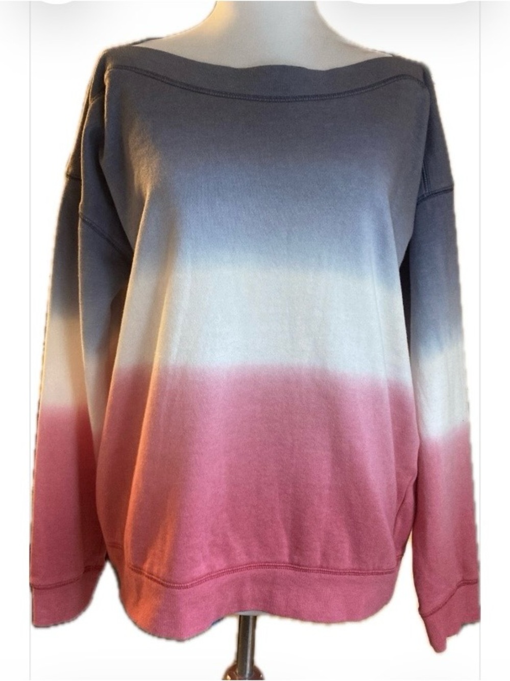 NWT MAURICES OMBRÉ Sweatshirt SZ Medium Soft Cotton Blend Comfy